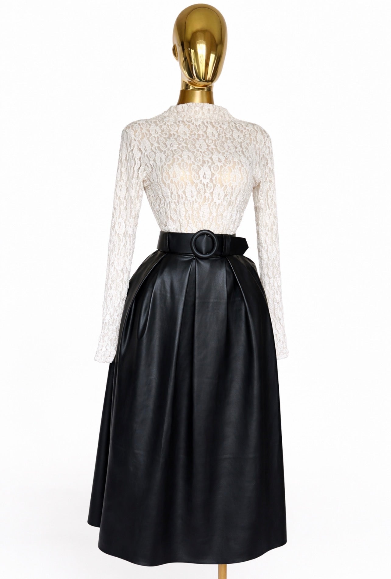 Ensemble Haut en Dentelle & Jupe en Cuir – taille unique/ Chic one-size-fits-all set