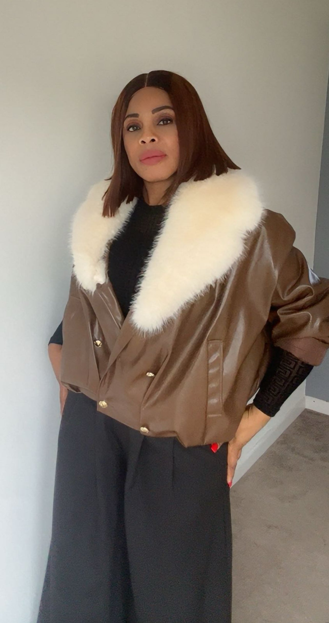 BROWN OVERSIZED LEATHER FAUX FUR JACKET . TU