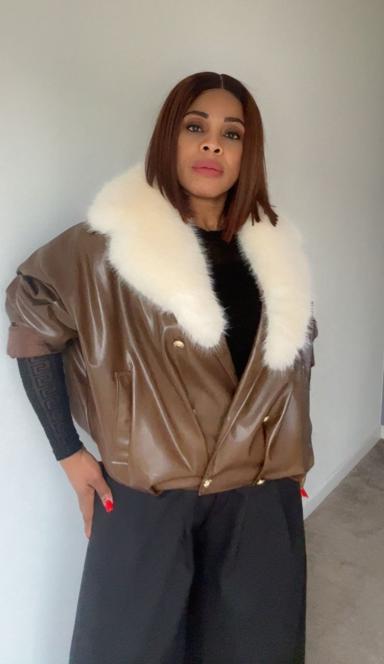 BROWN OVERSIZED LEATHER FAUX FUR JACKET . TU